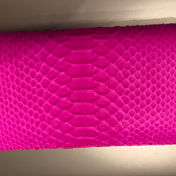 New Never Used Python Hot Pink Ladies Zip Wallet - Picture 2 of 5
